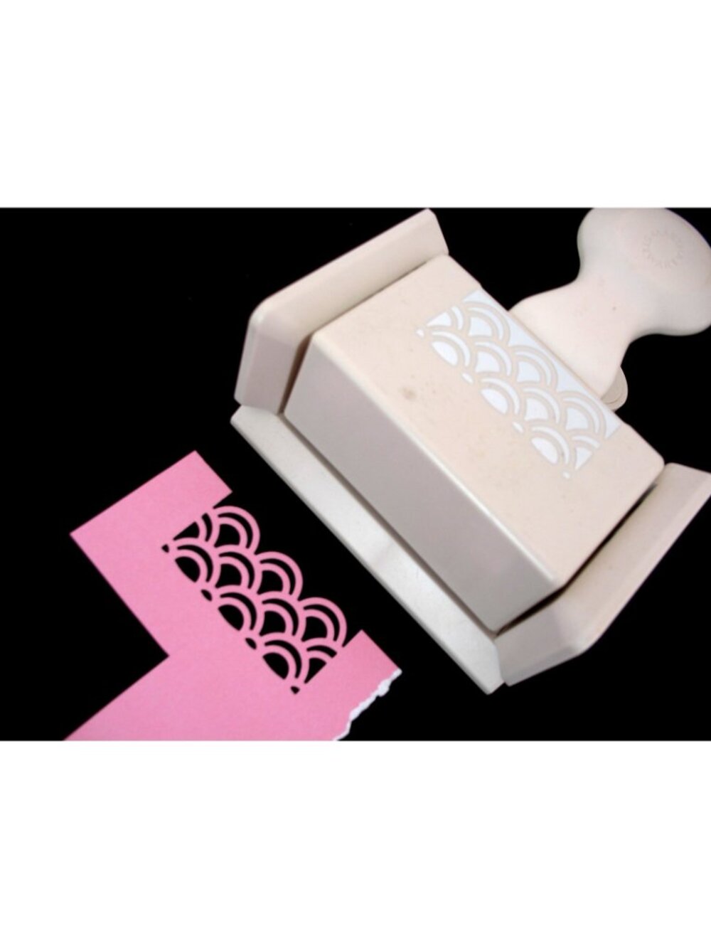 Martha Stewart  Arches, Lace, Deep Edge Border Paper Punch, Crafts, Scrapbooking - Picture 2 of 2
